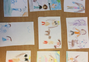 Rysunki wykonane przez dzieci ilustrujące wydarzenia z książki