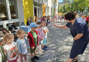 Dzieci nowo przyjęte są pasowane na przedszkolaka