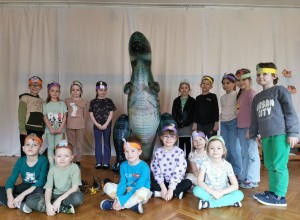 Odwiedziny dinozaura u "Żabuś"
