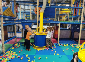 Wycieczka do sali zabaw "Zatoka Zabawy"