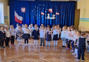 Dzieci z drugiej grupy recytują wiersz