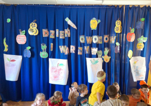 Wielkoformatowe kolorowanki wykonane przez dzieci