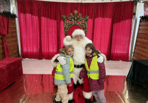 Dziewczynki z Mikołajem