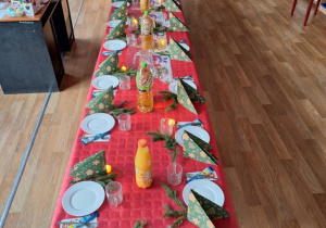Wigilijny stół w grupie zajączków
