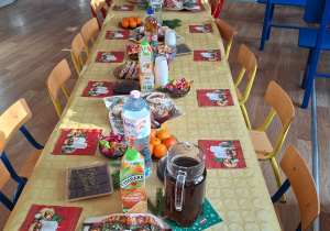 Zastawiony stół wigilijny