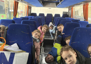 Dzieci w autokarze