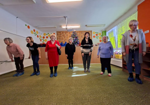 Babcie udają kukułkę w zegarze