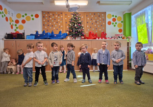 Dzieci recytują wiersz