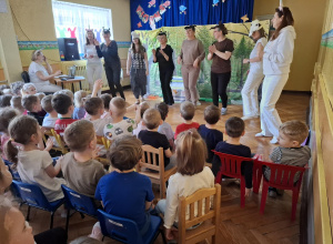 Teatrzyk "Bajka o dziwnym koniku" i warsztaty