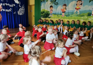 Dzieci występują przed rodzicami